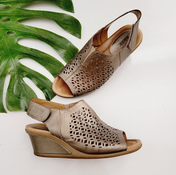 Earth Leather Wedge Heels | Wide 9½ - Picture 2 of 10